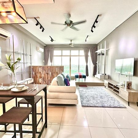 Palazio Serviced Apartments By Rr Jbcity Τζόχορ Μπάχρου Εξωτερικό φωτογραφία